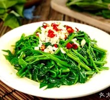 Stir-Fried Sweet Potato Leaves with Garlic