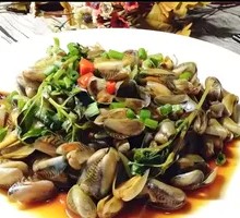 Golden Herb Stir-fried Clams