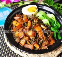 Braised Pork with Rice in Clay Pot
