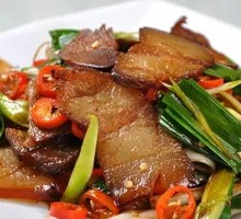 Stir-fried Garlic with Smoked Pork Belly