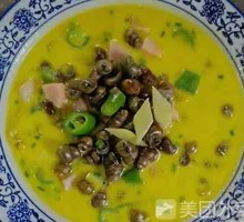 Clear Soup with Threaded Snails