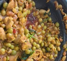 Pot-braised Pea and Intestine Stew