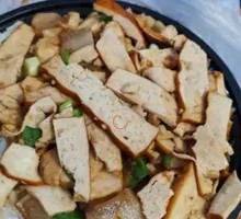 Potato and Pork Rice in Wooden Bucket