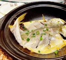 Braised Yellow Croaker in Clay Pot