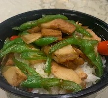 Green Pepper Stir-Fried Pork with Rice