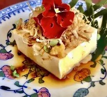 Kombu-flavored Tofu with Dried Fish Flakes