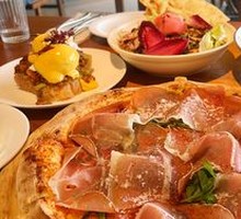 Kilig Signature Ham Pizza