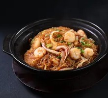 Seafood Dry Noodle Pot