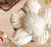 Flower-shaped steamed bun