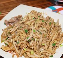 Stir-Fried Rice Noodles with Pork