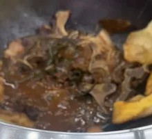 Stewed Beef Bone in Earthen Pot