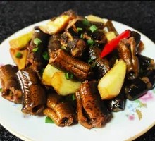 Braised Eel Tubes with Chestnuts
