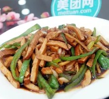 Stir-fried green pepper with fried tofu