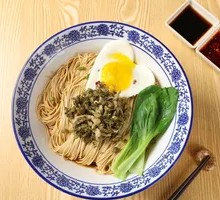 Pickled Cabbage and Pork Noodles