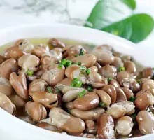 Braised Old Broad Beans in Clay Pot