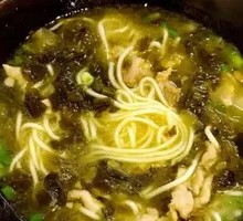 Pickled Cabbage and Pork Noodles