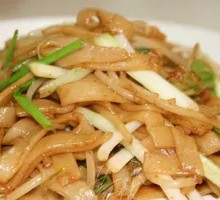 Stir-Fried Rice Noodles with Seafood