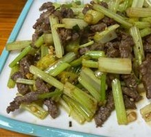 Stir-Fried Beef with Yellow Onion