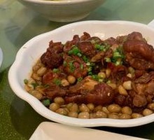 Pork Trotter Stewed with Peanuts