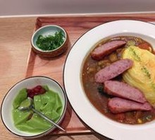 Black Pepper Sausage Curry Omelette Rice Bowl