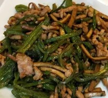 Green Pepper and Tofu Shreds with Pork