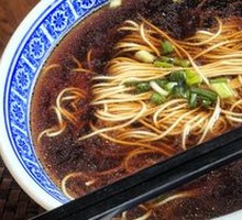 Old-Simmered Red Broth Noodles