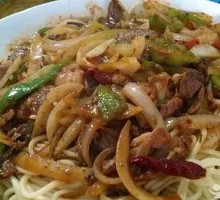 Stir-Fried Beef and Cabbage Noodles