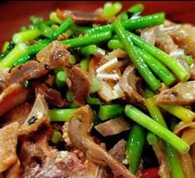 Stir-fried Garlic Shoots with Pork Head Meat