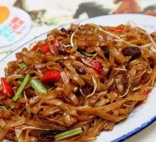 Braised Beef Fried Rice Noodles