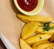 Fried Potato Strips with Tomato Ketchup