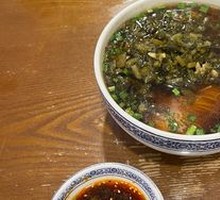 Snow White Noodles with Shredded Pork