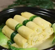 Tofu Skin Wrapped with Cilantro