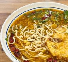 Pea and Mixed Sauce Noodle Soup