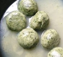 Green Vegetable Fish Ball Soup