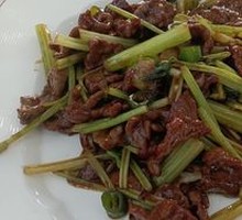 Stir-Fried Beef with Yellow Onion