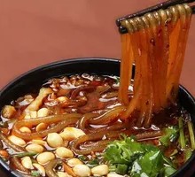 Sizzling Pork Noodles in Spicy and Sour Sauce