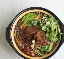 Braised Beef and Noodles in Clay Pot