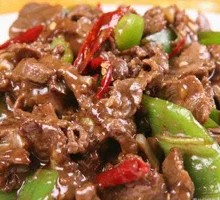 青椒炒牛肉盖浇饭