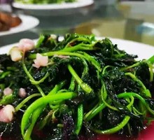 Garlic Stir-Fried Mustard Greens