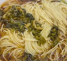 Pickled Cabbage and Pork Noodles