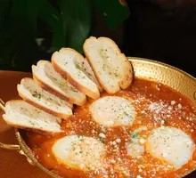 Italian Meat Sauce Shakshuka