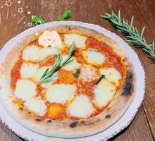 Classic Margherita Pizza