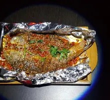 Copper Foil Roasted Crucian Carp with Garlic