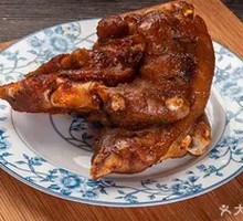 Charcoal-Grilled Pig Trotters