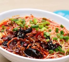 Fish-Flavored Shredded Pork Noodles