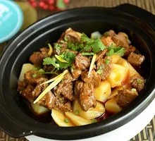 Braised Beef Brisket with Potatoes
