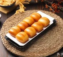 Golden Steamed Bun