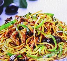 Stir-Fried Noodles with Shredded Meat