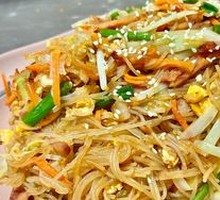 Guangdong Three-Thread Fried Rice Noodles