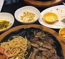 Golden Thick-Cut Red Pepper Sirloin Steak